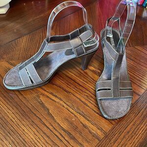 Aerosoles Loomy Tunes brown fabric T-Strap heeled comfort sandals